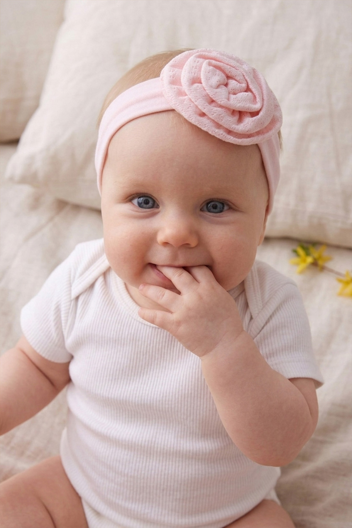 Gül Detaylı Kız Bebek Saç Bandı