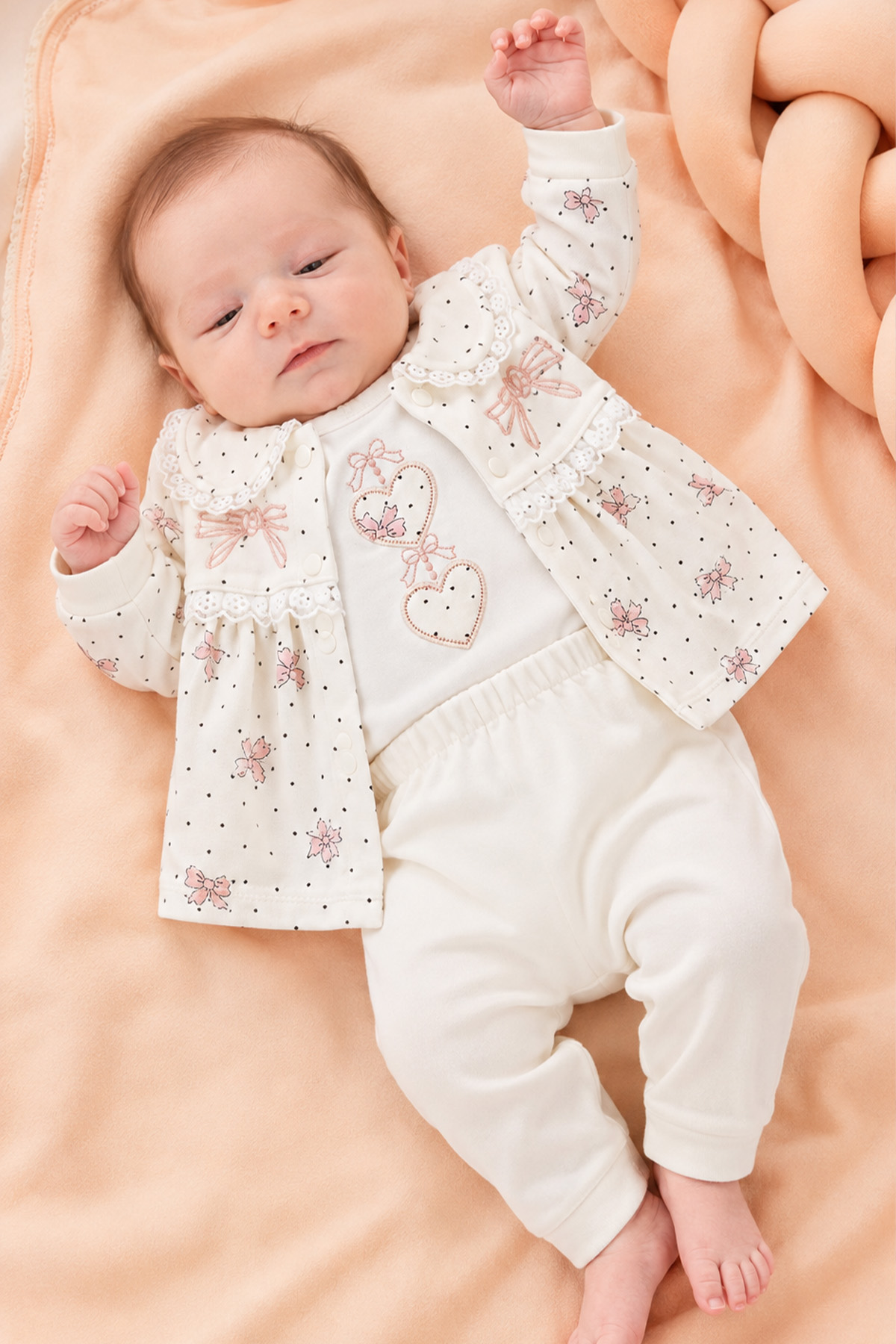 Kız Bebek Ekru Puantiyeli Bebe Yaka Hırkalı Zıbınlı Kalpli 3'Lü Takım